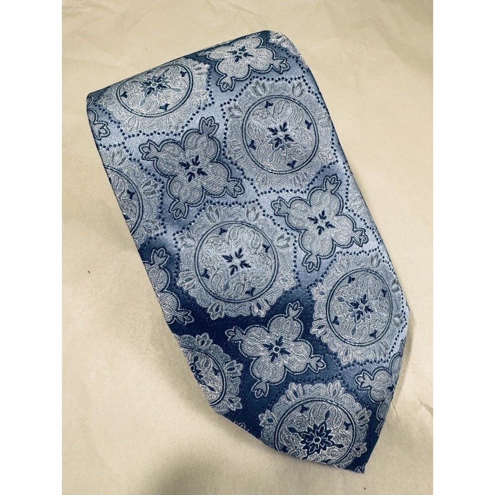 Ike Behar New York Mens Silk Necktie Blue Cream Geometric 3.25 X 58